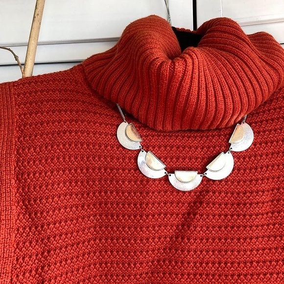 Banana Republic Turtleneck Sleeveless Sweater - Picture 2 of 3